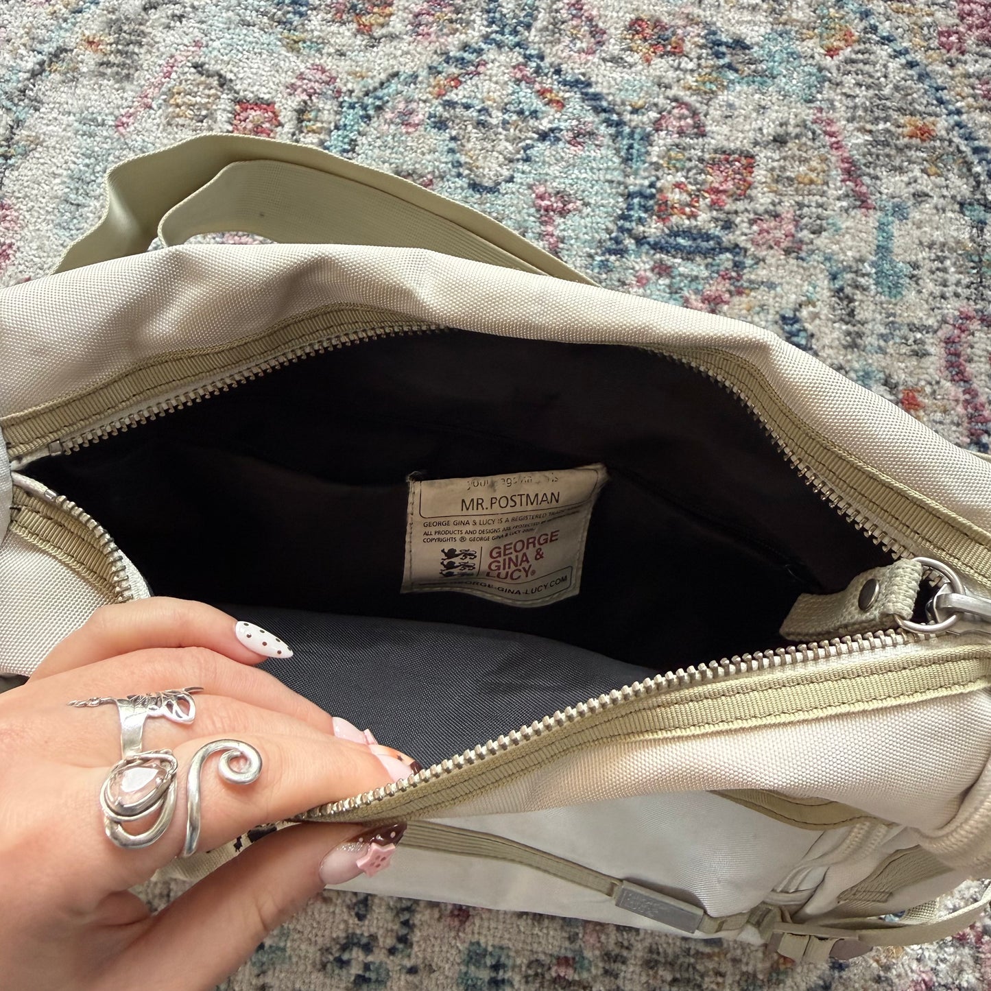 GGL white & creme sling bag