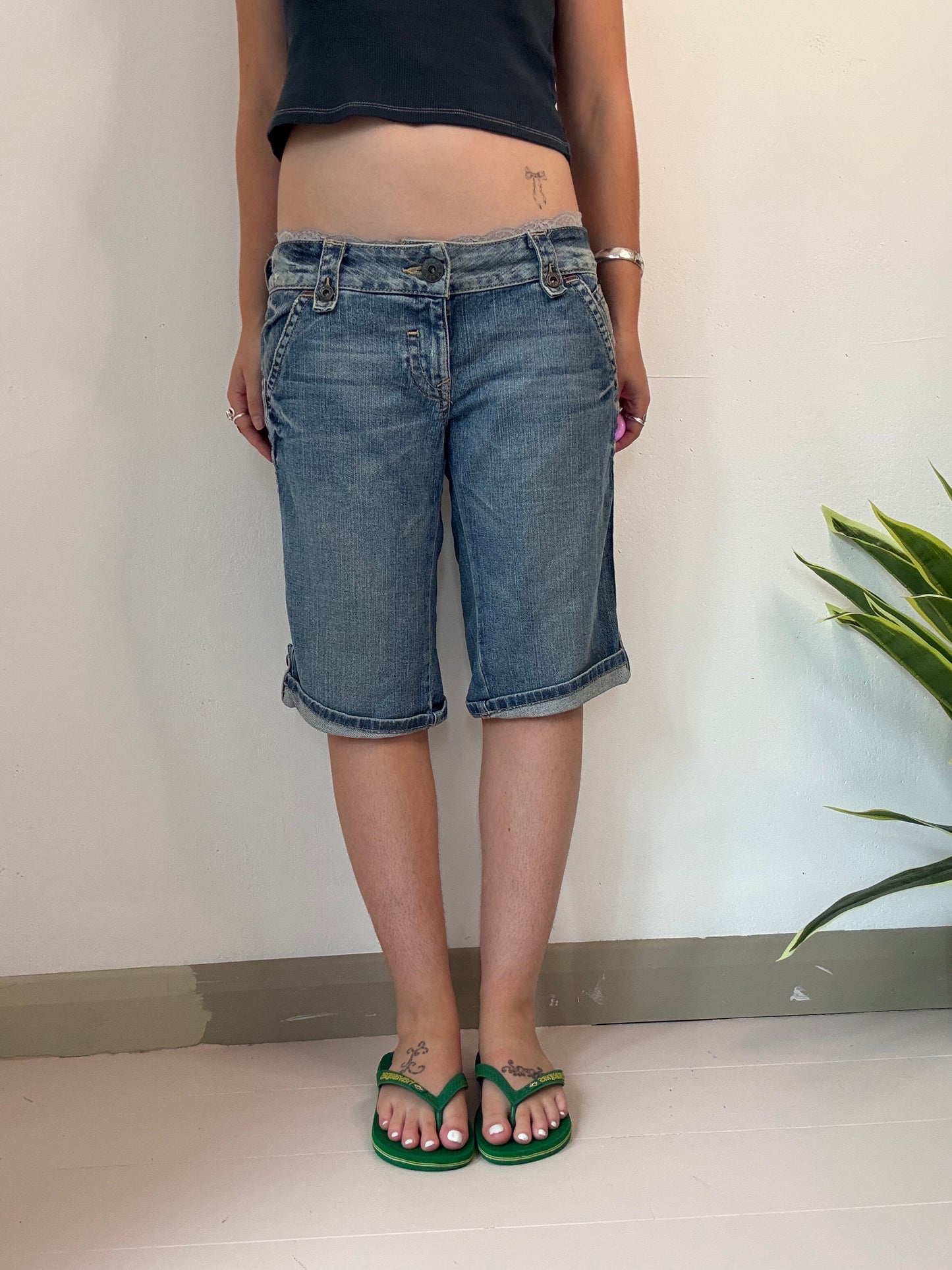 Vintage Guess low rise denim capris