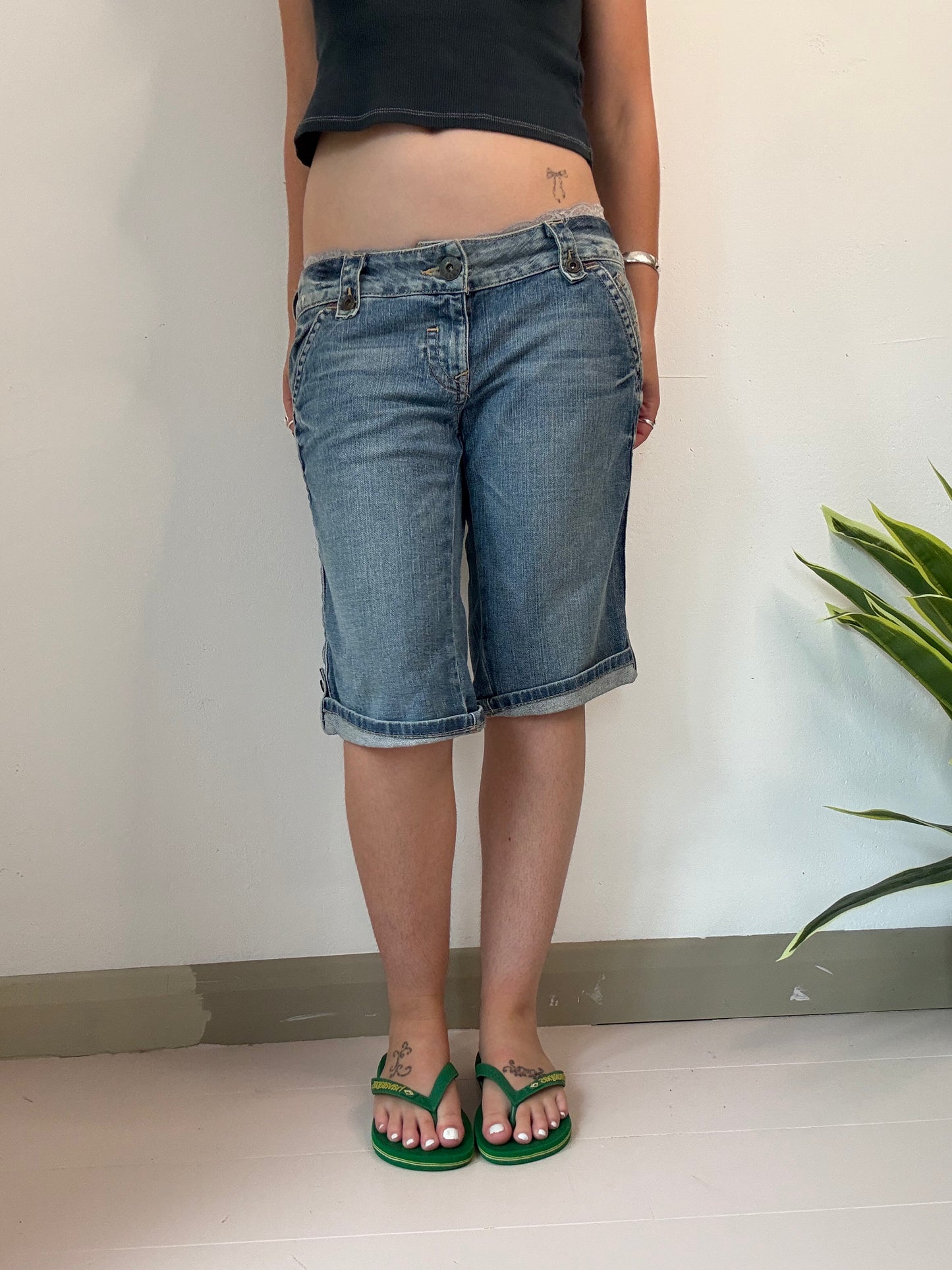 Vintage Guess low rise denim capris