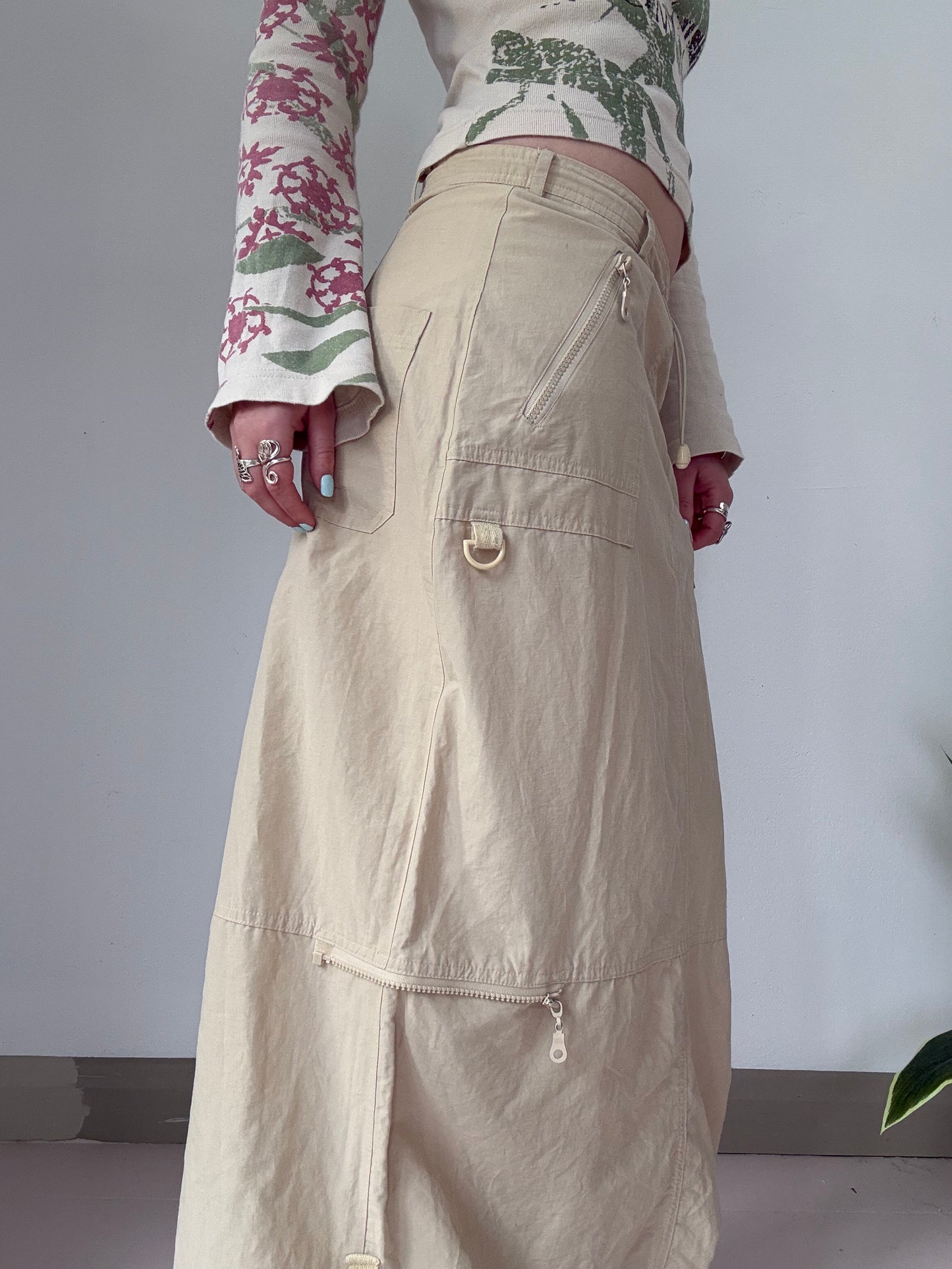 Vintage low rise lightweight cargo style maxi skirt