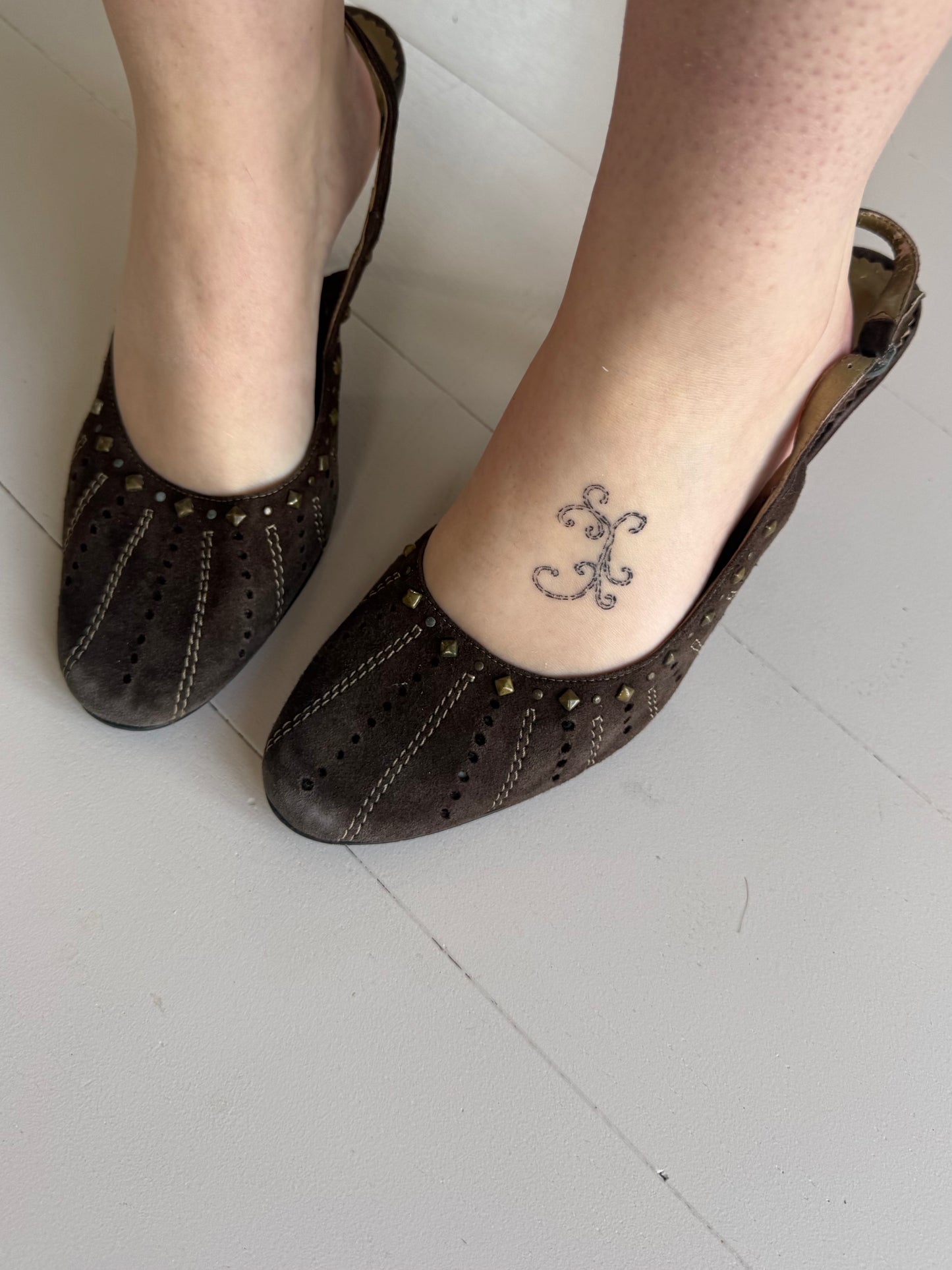 Vintage brown studded kitten heels