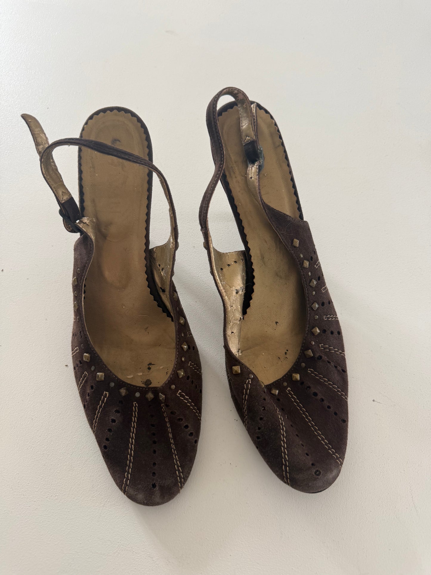 Vintage brown studded kitten heels