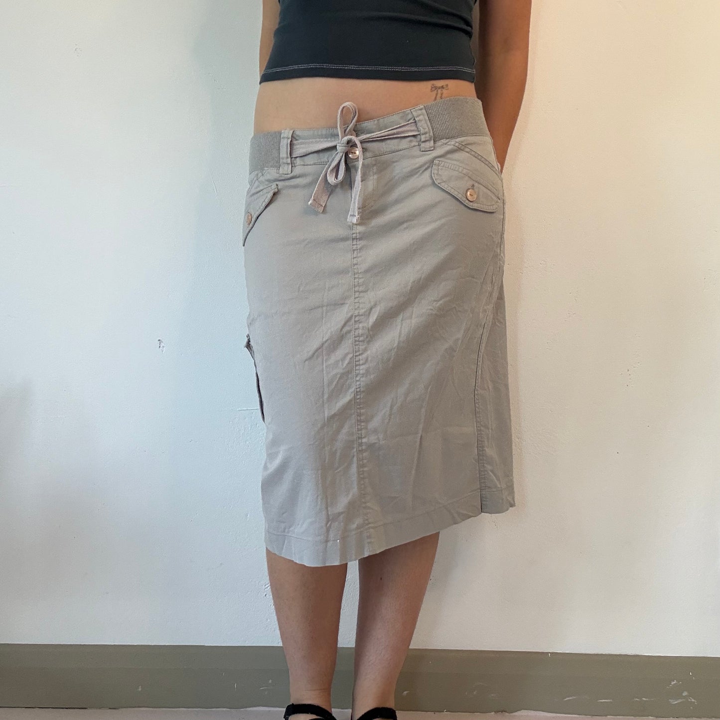 Grey low rise cargo skirt