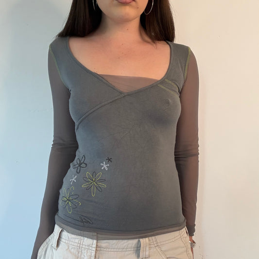 Vintage grey fitted mesh long sleeve top with cute floral detailing