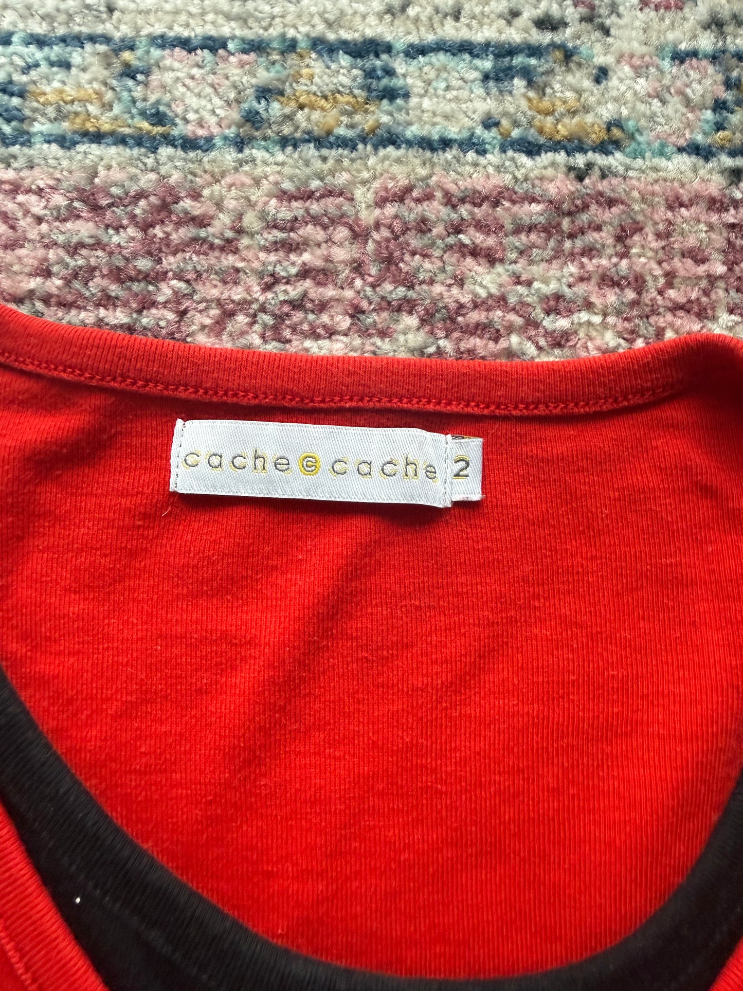 Vintage cache cache red graphic long sleeve top