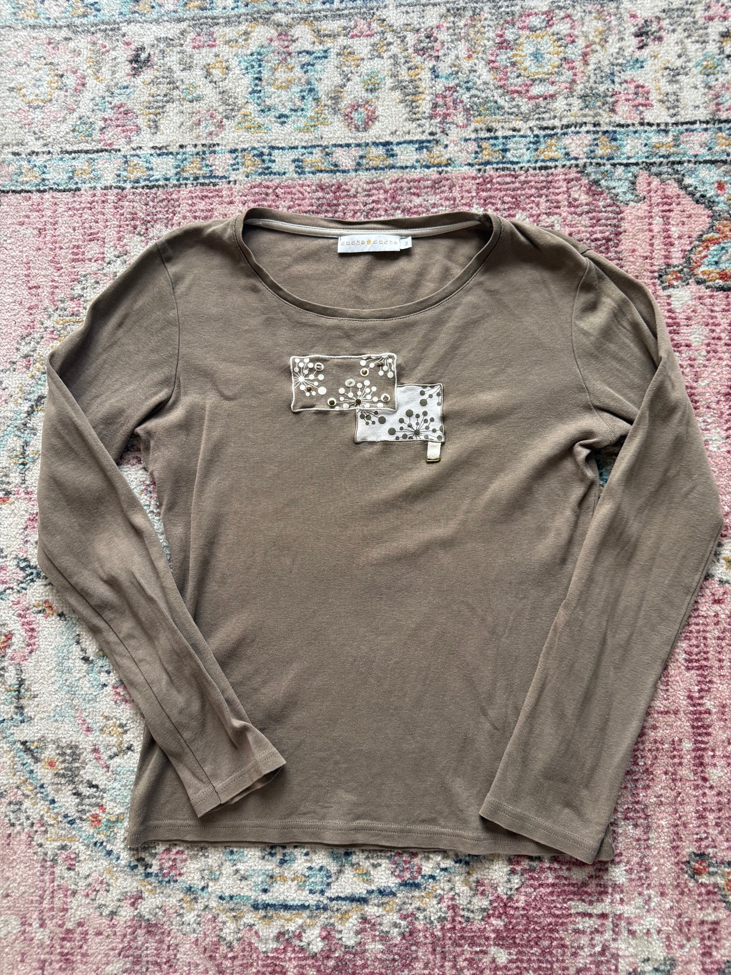 Vintage khaki cache cache graphic long sleeve top