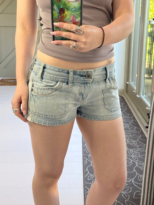 y2k low rise lightwash denim mini shorts - size S/M